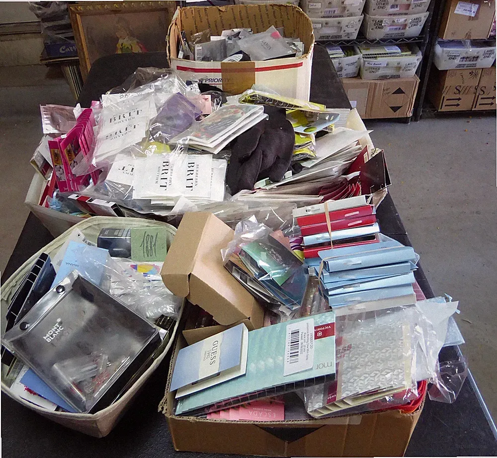 WAREHOUSE CLEANUP SALE 100 PERFUME VIALS MEN+LADIES RANDOMLY PICKED .29 EACH